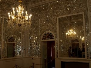 اجاره ماشین به دیدن عمارت کاخ موزه نیاوران -اجاره خودرو - اجاره ماشین