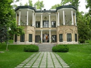 اجاره ماشین به دیدن عمارت کاخ موزه نیاوران -اجاره خودرو - اجاره ماشین