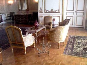 اجاره ماشین به دیدن عمارت کاخ موزه نیاوران -اجاره خودرو - اجاره ماشین